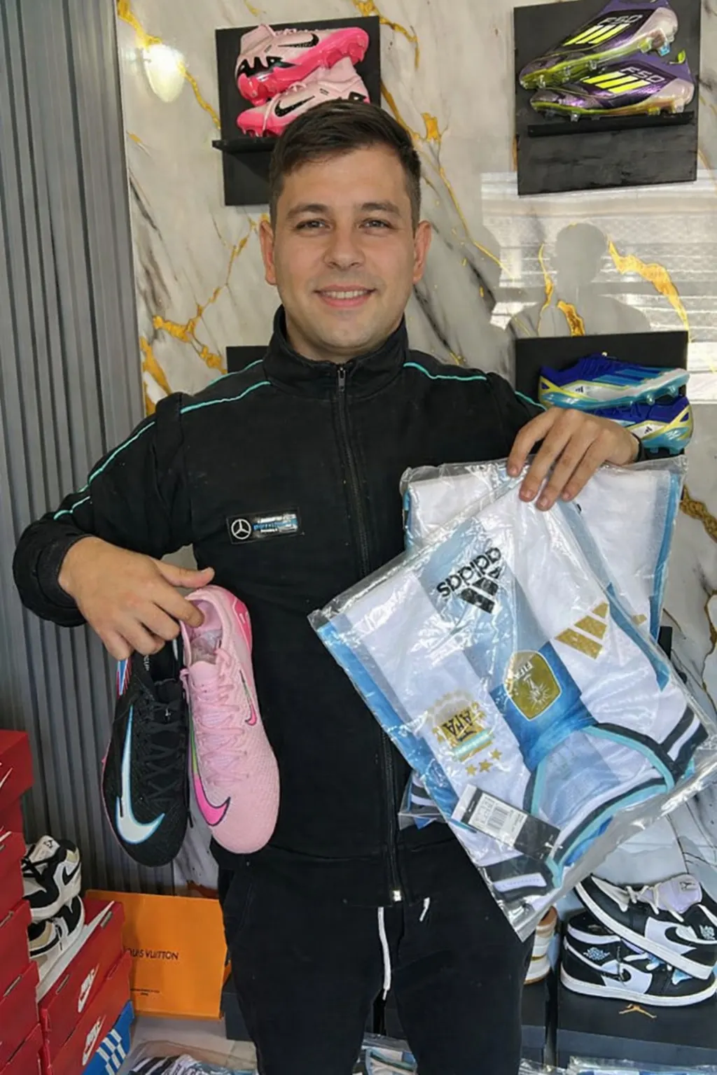 Entrega de botines y camisetas de la Selección